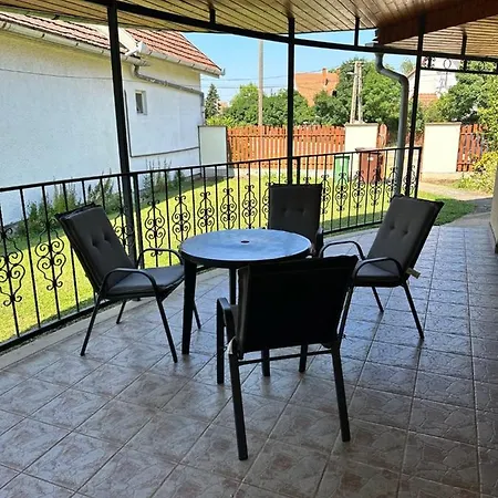 Cozy Garden Apartman *